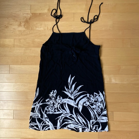 Mini Black and White Floral Dress - Picture 2 of 3